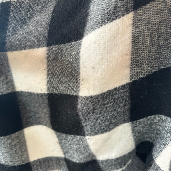 Summer & Rose FabFitFun Women’s One Size Black & White Plaid Poncho with Fringe - Picture 9 of 9